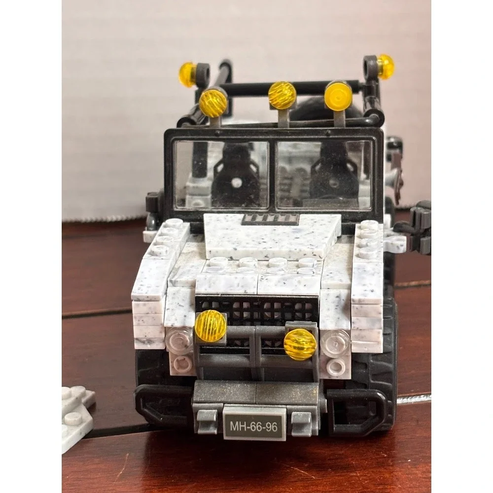 Mega Bloks Call of Duty Arctic Recon Military Truck and Checkpoint Building Set